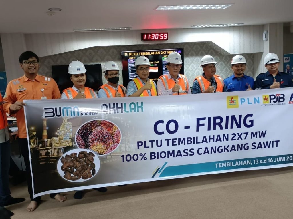 PTBA Kuatkan Langkah Menuju Energi Bersih dengan Uji Coba Co-Firing Briket Kayu di PLTU Tanjung Enim