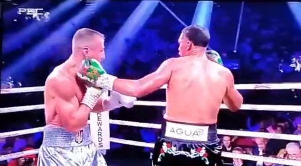 Terence Crawford Diuji Kelas Berat Ringan: Benavidez Menolak Kembali ke Menengah Super