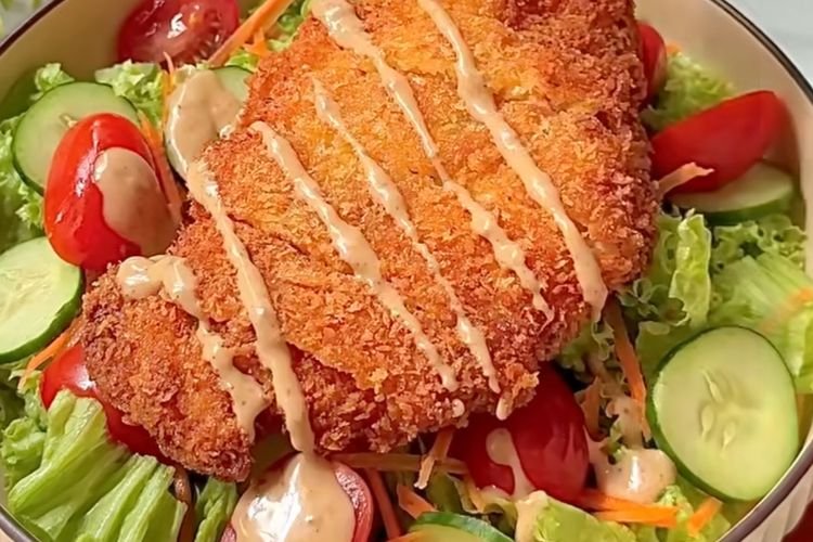 Resep Salad Ayam Crispy Ummi Syahirah, Sehat dan Nikmat