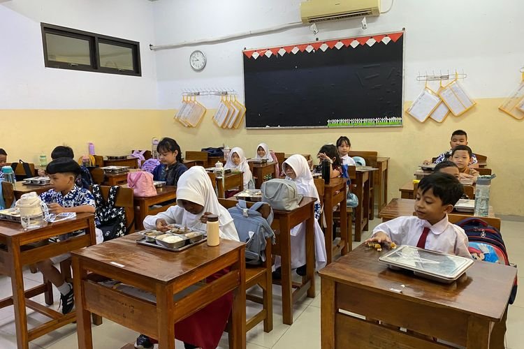 MBG di SD Jakbar Sering Tak Tuntas, Sekolah Alihkan ke Guru dan Petugas