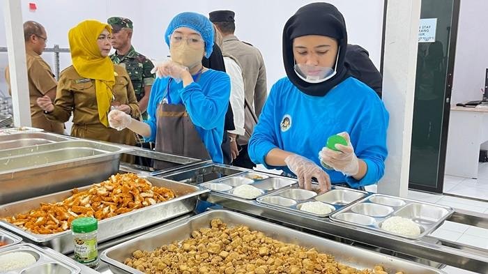 Pokja 30 Kritik Pedas Program MBG Prabowo di Kaltim: Berhenti Skema Makanan Jadi