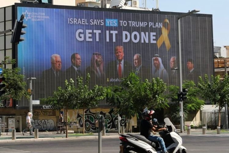 Wajah Prabowo di Baliho Abraham Shield, Propaganda atau Dukungan?