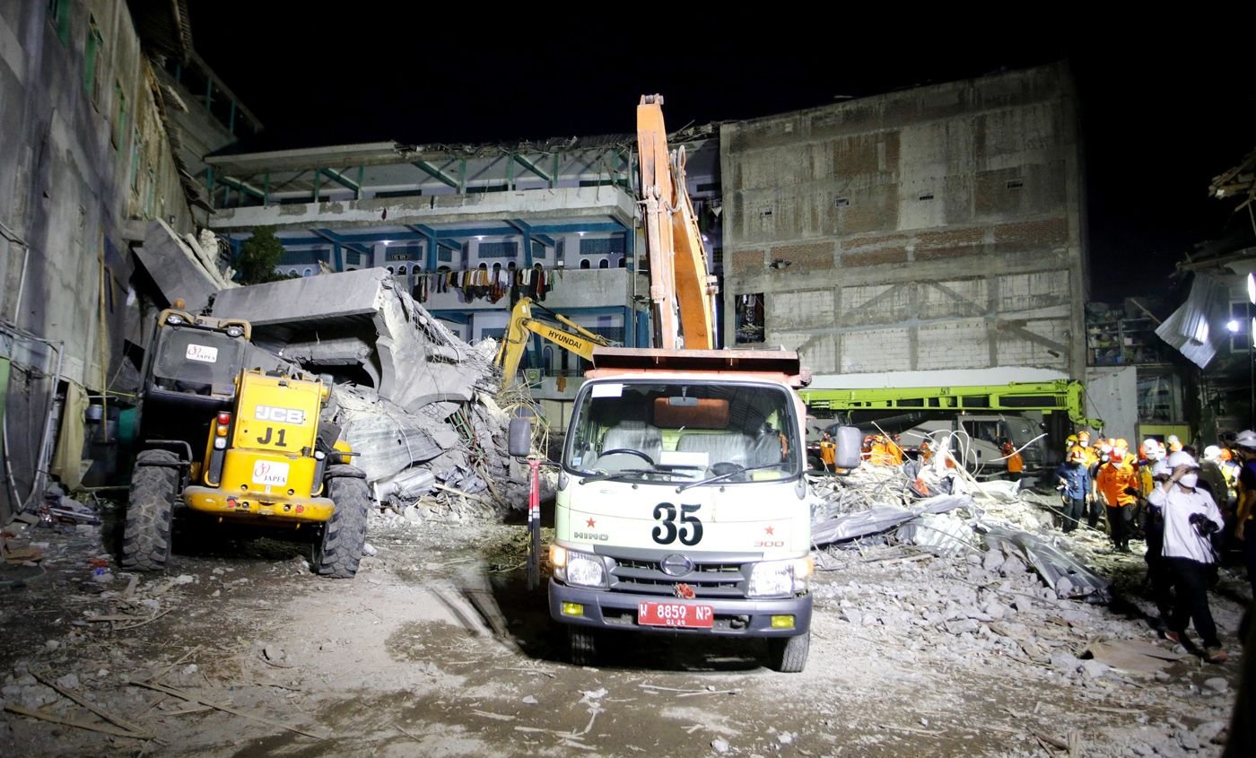 Kementerian PU Ingin Bangun Kembali Ponpes Al Khoziny Sidoarjo dari APBN, DPR Minta Urus IMB Dulu