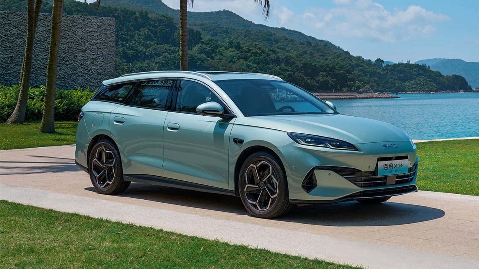 China Introduces 62-Mile PHEV Range Minimum