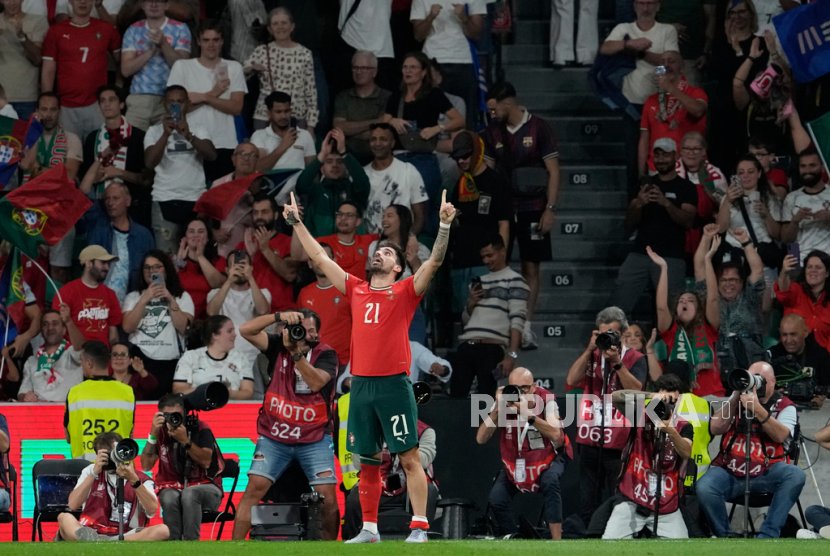 Gol Telat Neves Jaga Harapan Portugal ke Piala Dunia 2026