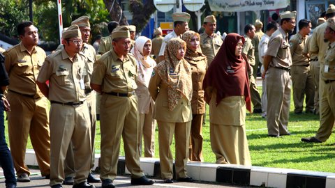 Populer: Tarif AS-China Saling Balas; ASN 2026 Belum Ada Kenaikan Gaji