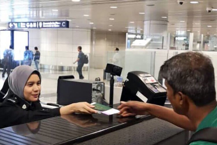 Pengunjung Asing Wajib Isi Data Mulai 1 Oktober 2025