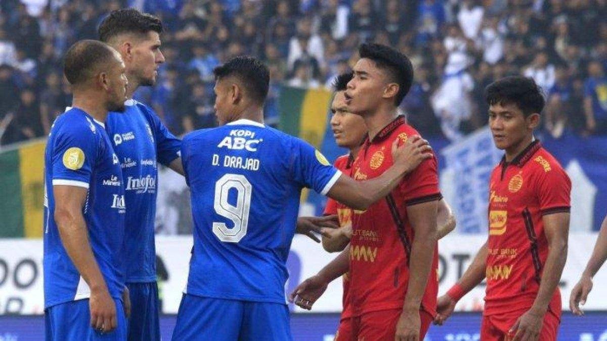 Persib Bandung dan Persija Alami Nasib Buruk di Pekan yang Sama, Macan Kemayoran Kalah Telak, Peluang Emas Gagal