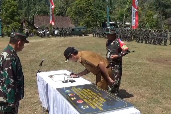 TMMD Kodim 1022/Tanah Bumbu Bangun Jalan Penghubung, Tingkatkan Akses Ekonomi Warga Rejosari