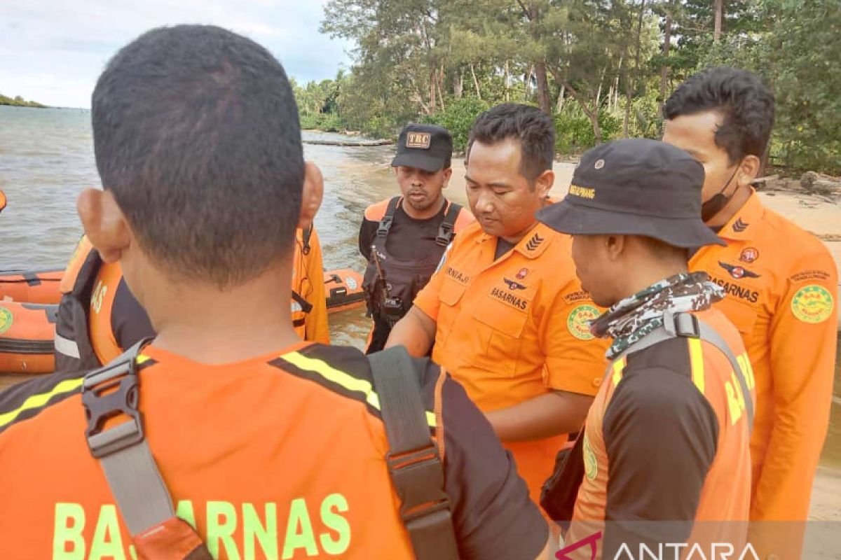 Cuaca Buruk Ganggu Pencarian Zira di Pantai Menara Belitung Timur
