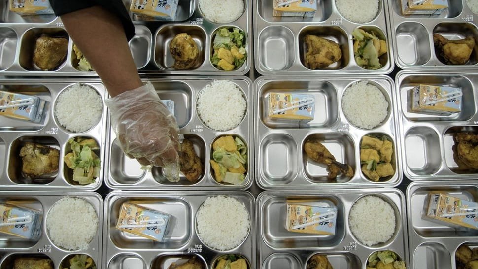 Kasus MBG Bermasalah di Batam: Serpihan Kaca, Ulat, Jangkrik, dan Mual