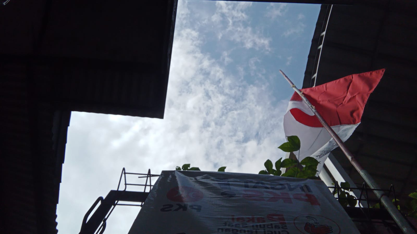 Membaca Ulang Kelamnya G30S/PKI dengan Bendera Setengah Tiang