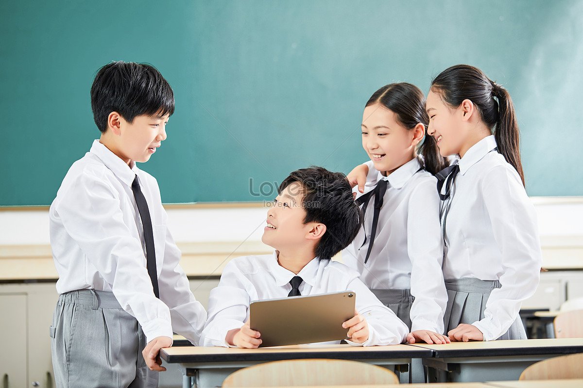 Siswa Palopo Muntahkan Ayam Program MBG karena Masih Berdarah